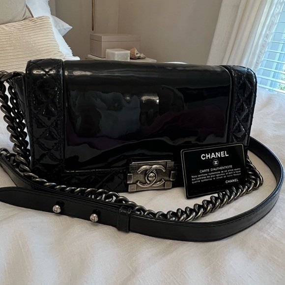 ❌SOLD! Chanel Patent Leather Medium Reverso Boy Flap Bag - Picture 3 of 16